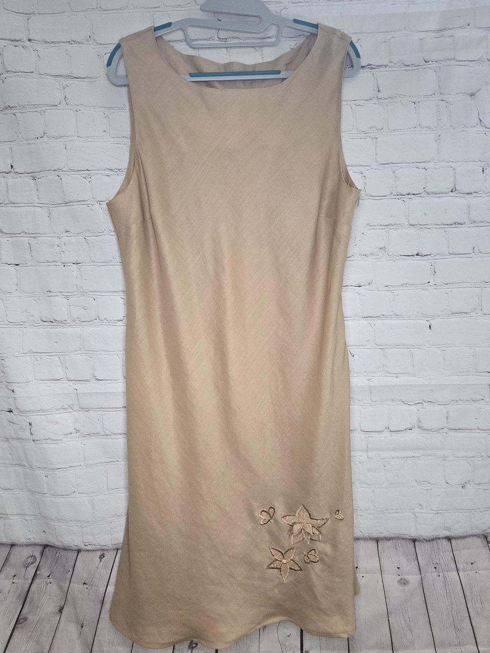 Melanie Lyne Sleeveless Beige Linen Shift Dress with Floral Appliques Cottage 16